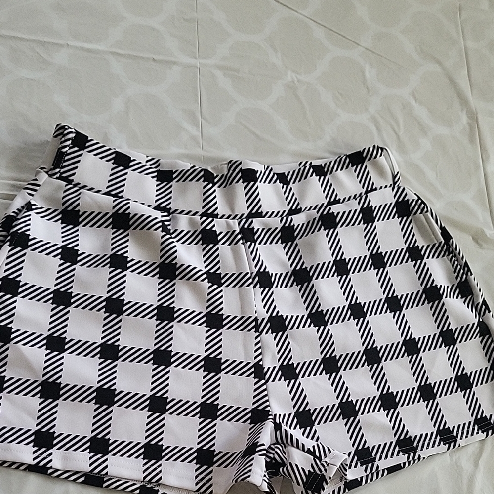 Black & White Plaid Women’s Shorts
